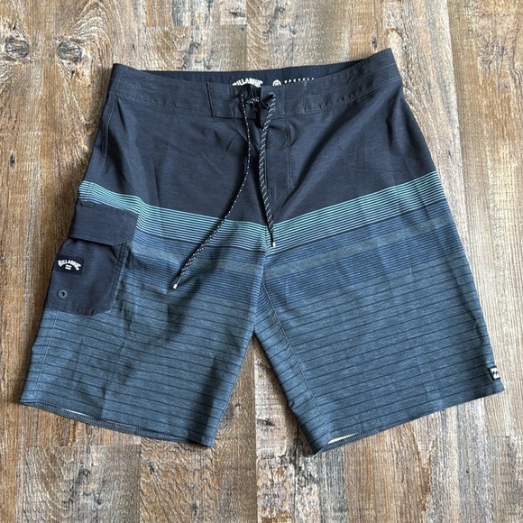 🎉HOST PICK 🎉Billabong | All Day Pro Boardshorts - Picture 4 of 10